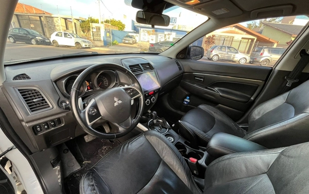 imagem-https://www.socarrao.com.br/sc-vehicle-images-prod/2401541/1782930233102-9_041436.jpg