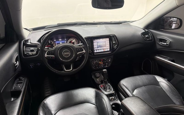 imagem-https://www.socarrao.com.br/sc-vehicle-images-prod/2401645/1788435978846-8236576_12_B_e90730d80e.jpeg