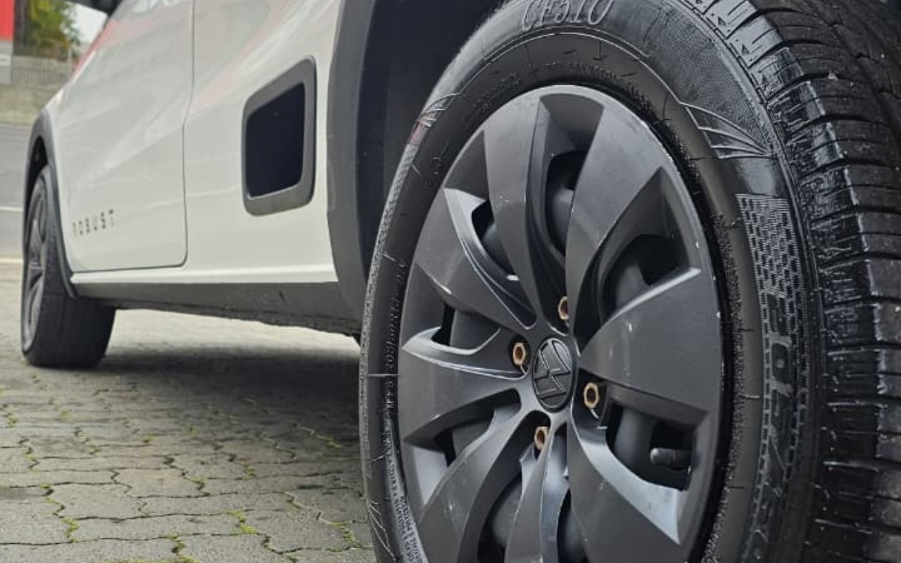 imagem-https://www.socarrao.com.br/sc-vehicle-images-prod/2401818/1782931063184-NWVlMjI3NjMtNzI1NC00Nzc1LWFjNmQtM2U3ZGU0MDgxODM1LmpwZw.jpg