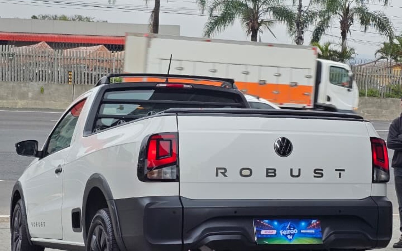 imagem-https://www.socarrao.com.br/sc-vehicle-images-prod/2401818/1782931063682-MDUwYjQ1MWUtMzEwZC00ODc1LWE2OTItOThiNWFlMTY1NmYxLmpwZw.jpg