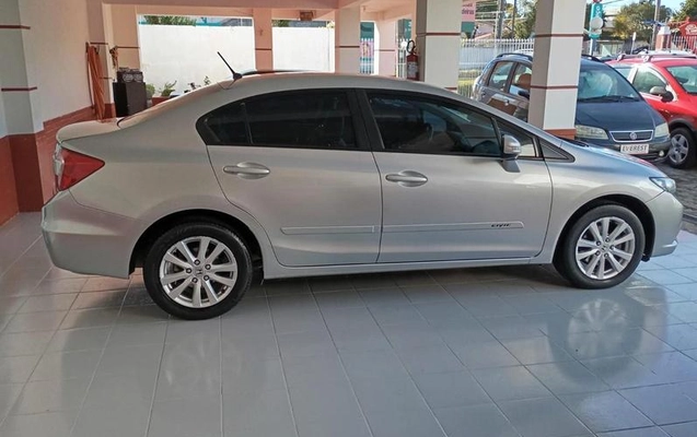 imagem-https://www.socarrao.com.br/sc-vehicle-images-prod/2402837/1788438660409-8237408_16_B_bd5fa21df6.jpeg