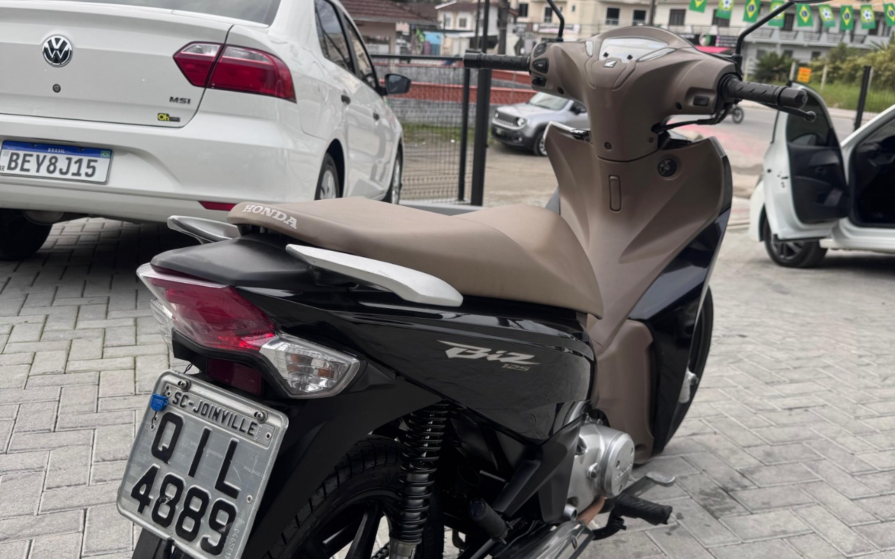 imagem-https://www.socarrao.com.br/sc-vehicle-images-prod/2402865/1782935110156-SU1HLTIwMjYwNjI5LVdBMDA4MC5qcGc.jpg