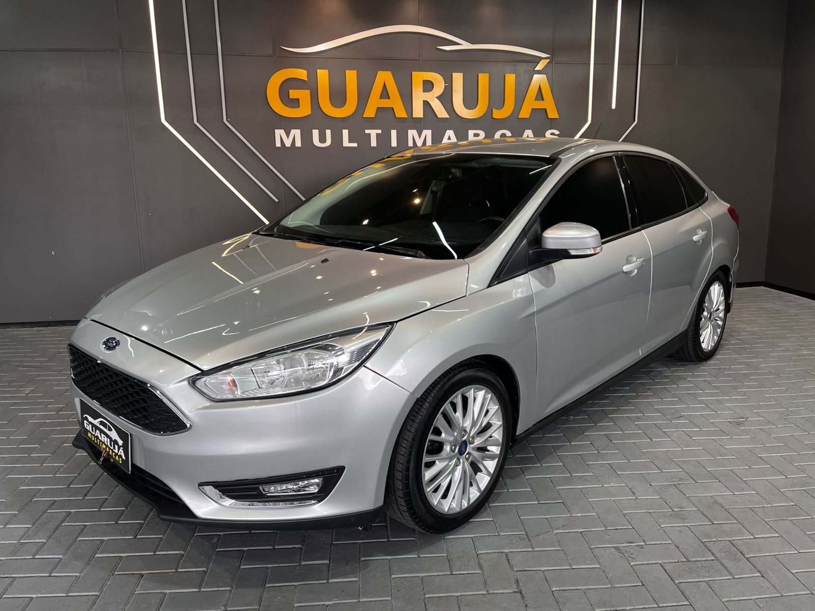 Ford Focus 2018 Cinza — foto 1 de 3