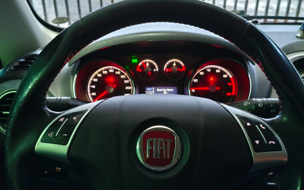 imagem-https://www.socarrao.com.br/sc-vehicle-images-prod/2407130/1782955751092-SU1HXzIwMjYwNjIzXzA3MTMxOS5qcGc.jpg