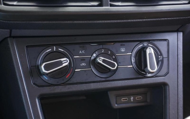 imagem-https://www.socarrao.com.br/sc-vehicle-images-prod/2415036/1787332082678-8226467_15_B_130b720e52.jpeg