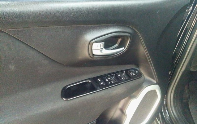 imagem-https://www.socarrao.com.br/sc-vehicle-images-prod/2415529/1788353321114-7047008_5_B_5f7924467c.jpeg