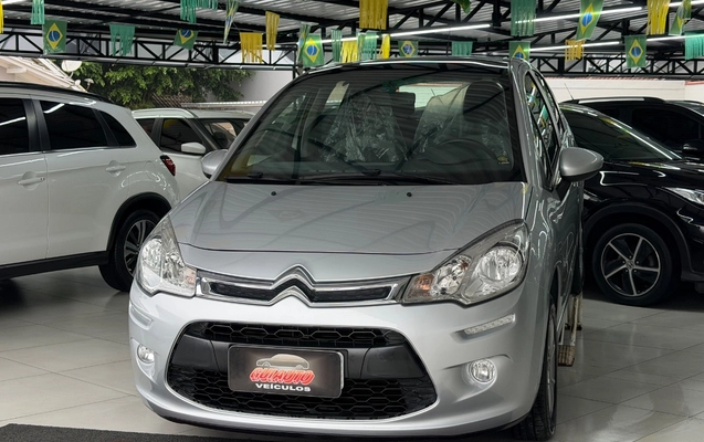 imagem-https://www.socarrao.com.br/sc-vehicle-images-prod/2415562/1783001070539-SU1HXzkzMzkuanBlZw.jpeg