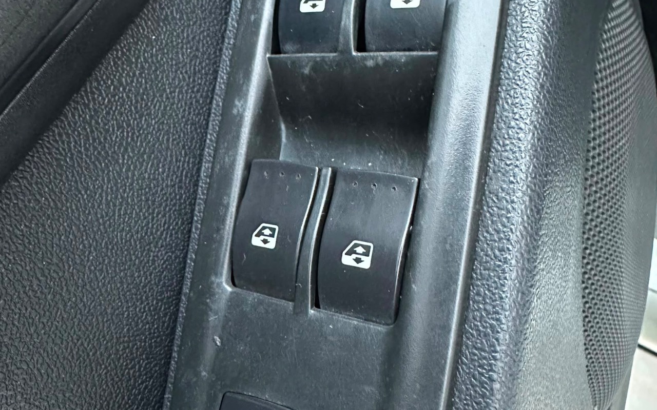 imagem-https://www.socarrao.com.br/sc-vehicle-images-prod/2415781/1783173741974-YzVhZDg5MzItYjBkMi00MTFlLTg1NWMtM2Y1MTk0ODY4MjI1LmpwZWc.jpeg