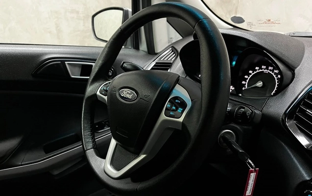 imagem-https://www.socarrao.com.br/sc-vehicle-images-prod/2415930/1787919810634-073cd06c-65a6-4c04-972a-6a1739f3f6c2.jpg