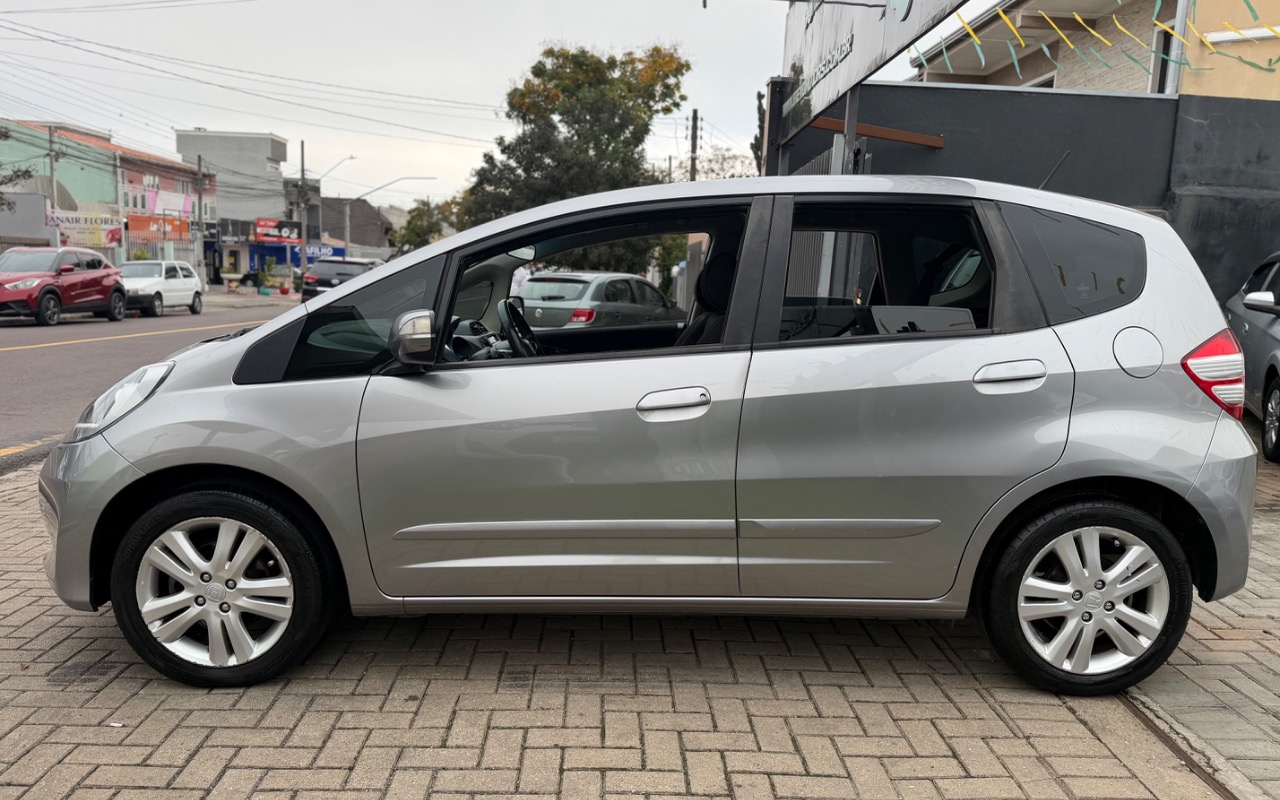imagem-https://www.socarrao.com.br/sc-vehicle-images-prod/2416154/1783107686790-SU1HXzk2NDUuanBlZw.jpeg
