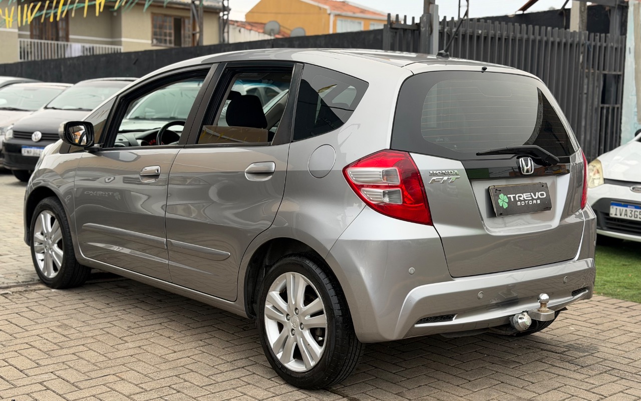 imagem-https://www.socarrao.com.br/sc-vehicle-images-prod/2416154/1783107687001-SU1HXzk2NTAuanBlZw.jpeg