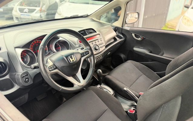 imagem-https://www.socarrao.com.br/sc-vehicle-images-prod/2416154/1783107687148-SU1HXzk2NTYuanBlZw.jpeg