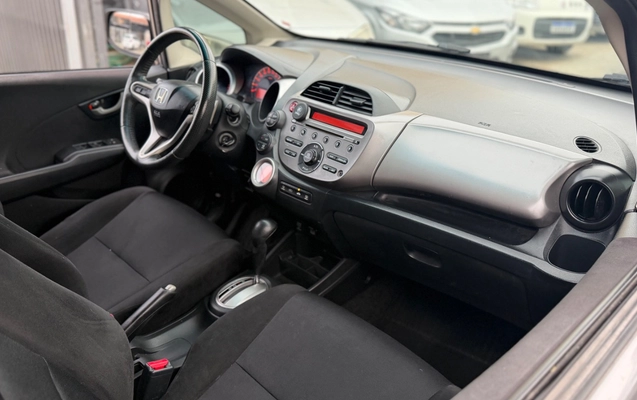 imagem-https://www.socarrao.com.br/sc-vehicle-images-prod/2416154/1783107687249-SU1HXzk2NTIuanBlZw.jpeg