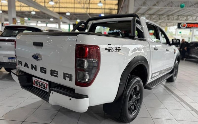 imagem-https://www.socarrao.com.br/sc-vehicle-images-prod/2416792/1786743076719-8242037_10_B_1984625f7f.jpeg