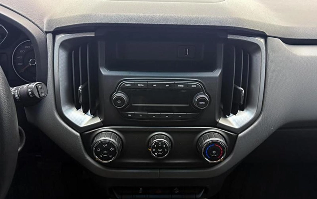 imagem-https://www.socarrao.com.br/sc-vehicle-images-prod/2416918/1791042175655-8133173_8_B_8c6ccee2a6.jpeg