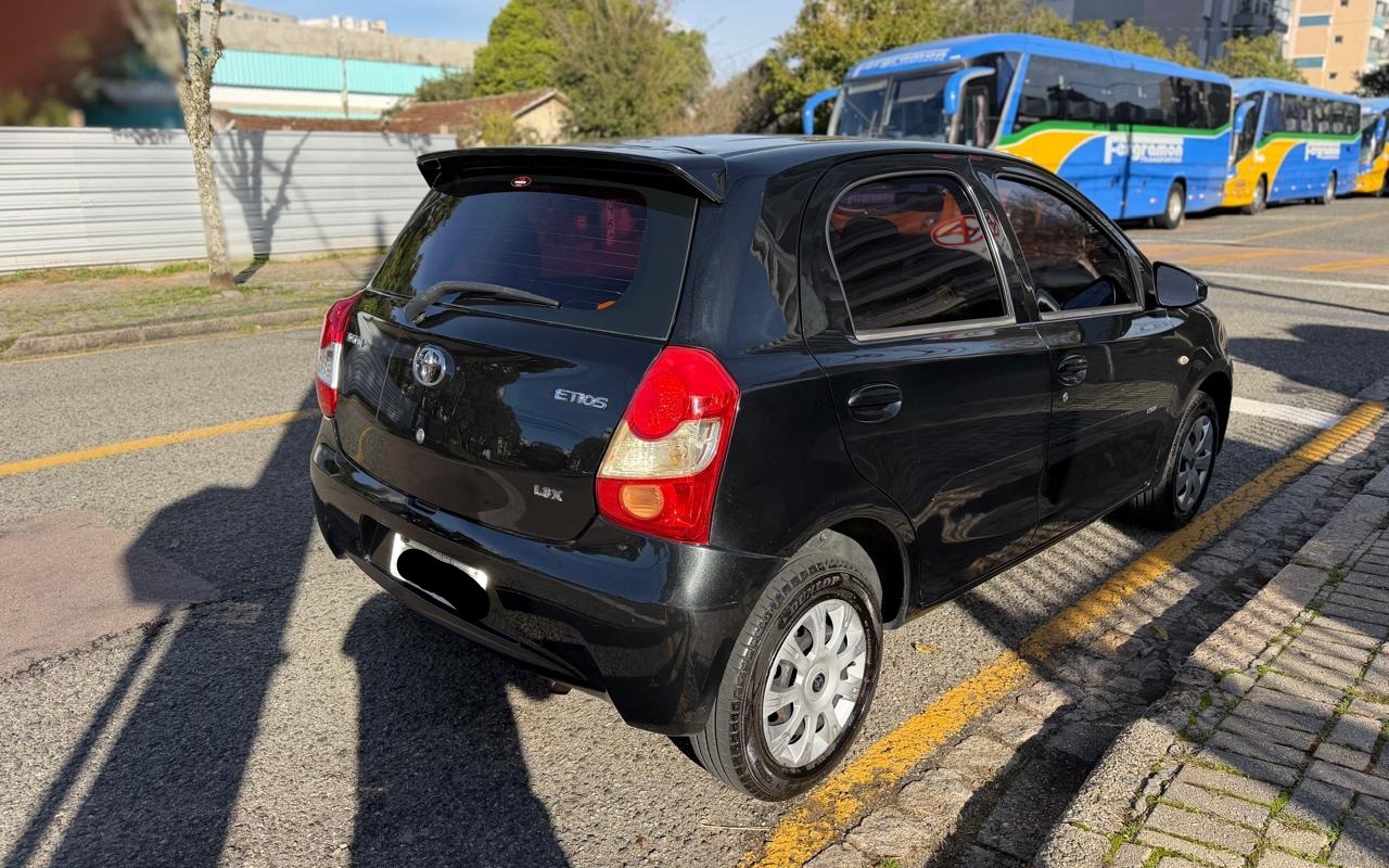 imagem-https://www.socarrao.com.br/sc-vehicle-images-prod/2419522/1783019912609-Ny5qcGVn.jpeg