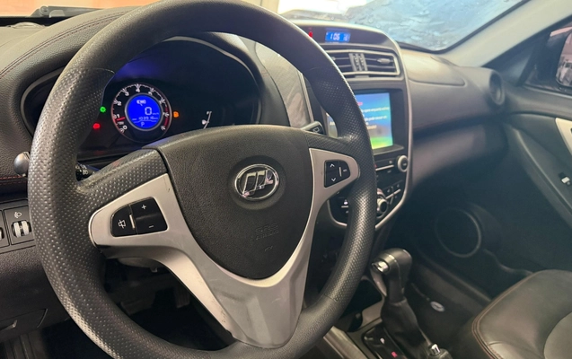 imagem-https://www.socarrao.com.br/sc-vehicle-images-prod/2419943/1783021097142-V2hhdHNBcHAgSW1hZ2UgMjAyNi0wNy0wMiBhdCAxNi4xMC40NyAoMSkuanBlZw.jpeg