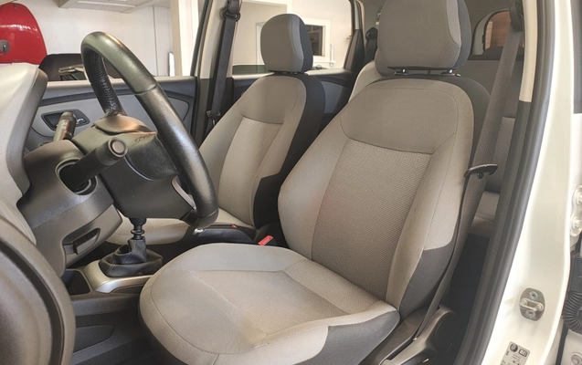 imagem-https://www.socarrao.com.br/sc-vehicle-images-prod/2420860/1789416139180-xf7Or1bKv5l0sDLNHOrBf3YKLpVs0TPL.jpg