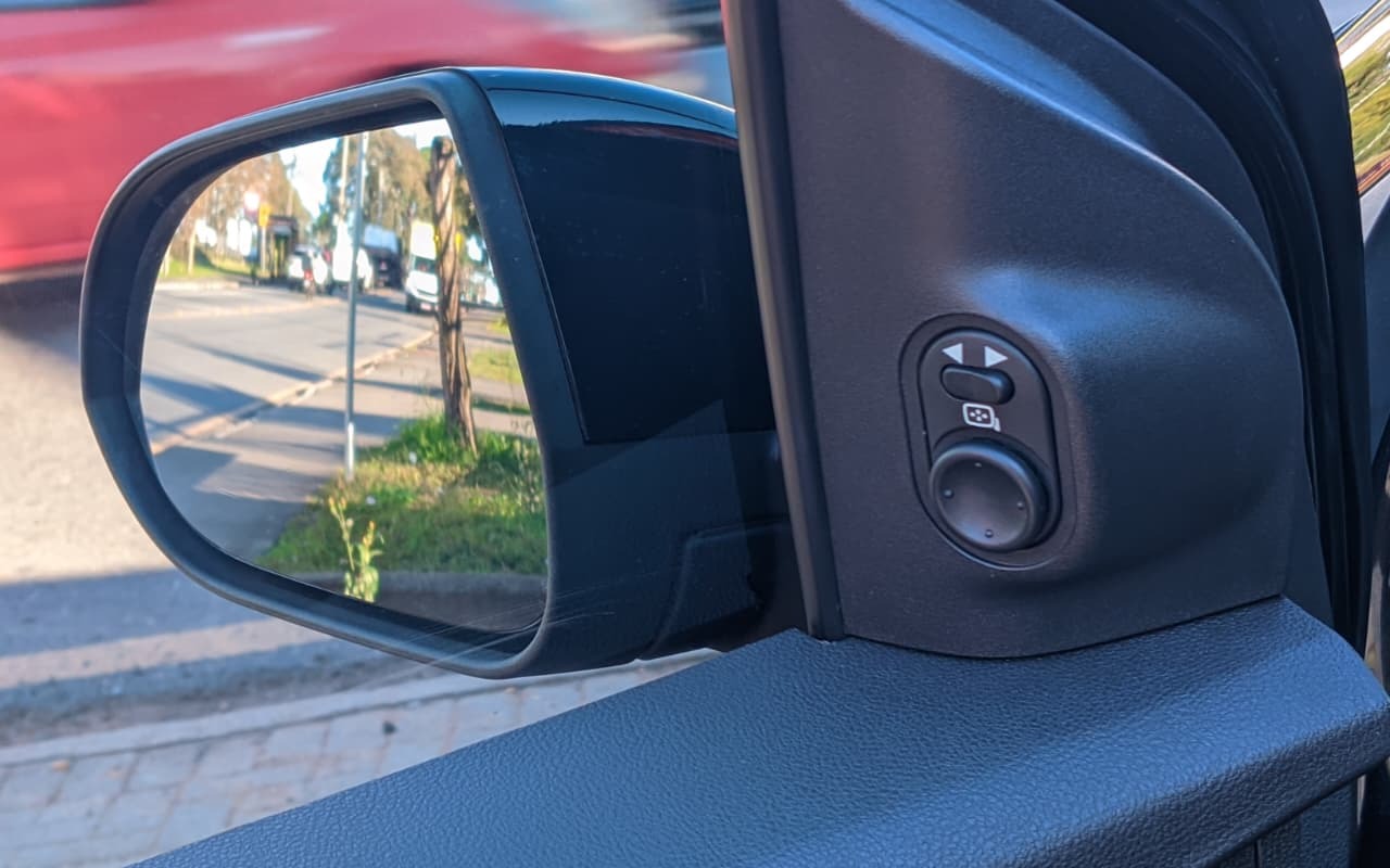 imagem-https://www.socarrao.com.br/sc-vehicle-images-prod/2420864/1783024456129-V2hhdHNBcHAgSW1hZ2UgMjAyNi0wNy0wMiBhdCAxNi40NS4xNSAoMSkuanBlZw.jpeg