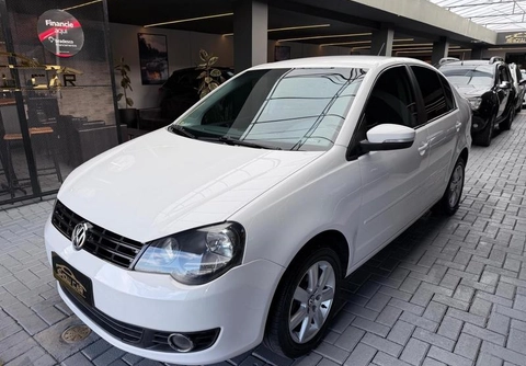 Volkswagen Polo Sedan 2013 Branco — foto 1 de 3