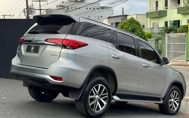 imagem-https://www.socarrao.com.br/sc-vehicle-images-prod/2422803/1783030590512-56b3bb37-59bb-c2fd-ae45-3a1f5b662861.jpg