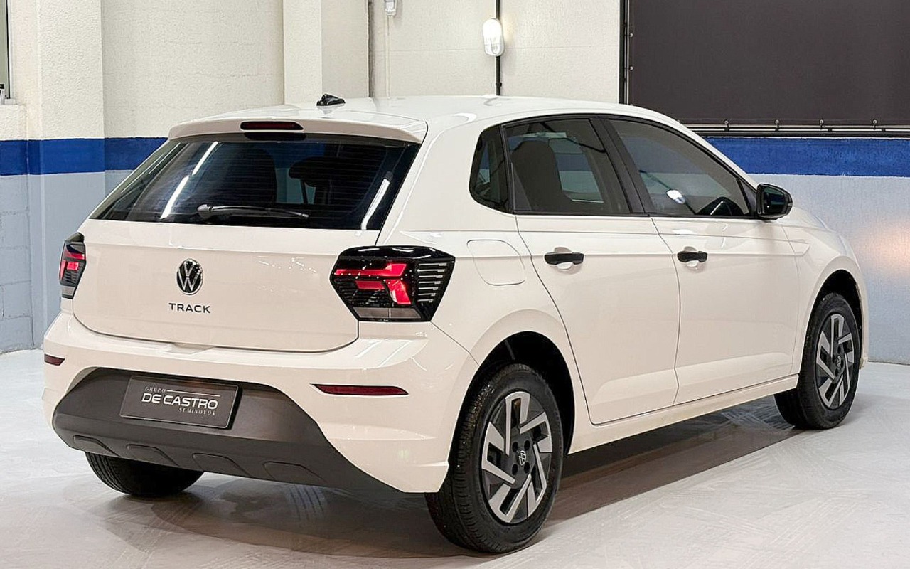 imagem-https://www.socarrao.com.br/sc-vehicle-images-prod/2432371/1783078633532-Vk9MS1NXQUdFTiBQT0xPIFRSQUNLIC0gMjAyNSAtIEJSQU5DTyAtIEZIWDdKMDEgKDYpLmpwZw.jpg