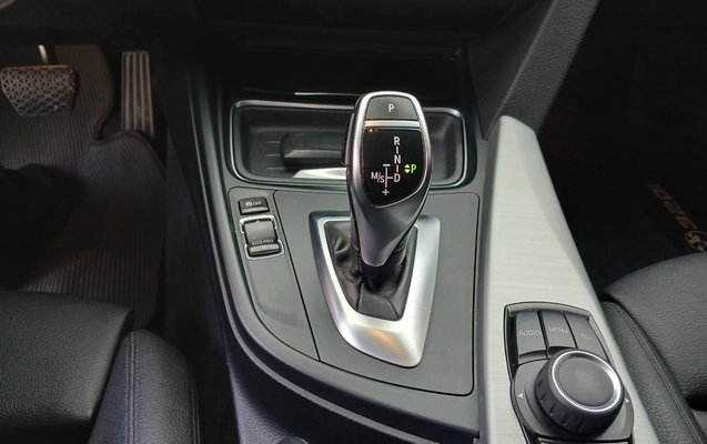 imagem-https://www.socarrao.com.br/sc-vehicle-images-prod/2432382/1783079187673-MTc4MzA3ODkwMjA3MDcyNDc2ODY4NDczNjkyNTUwMC5qcGc.jpg