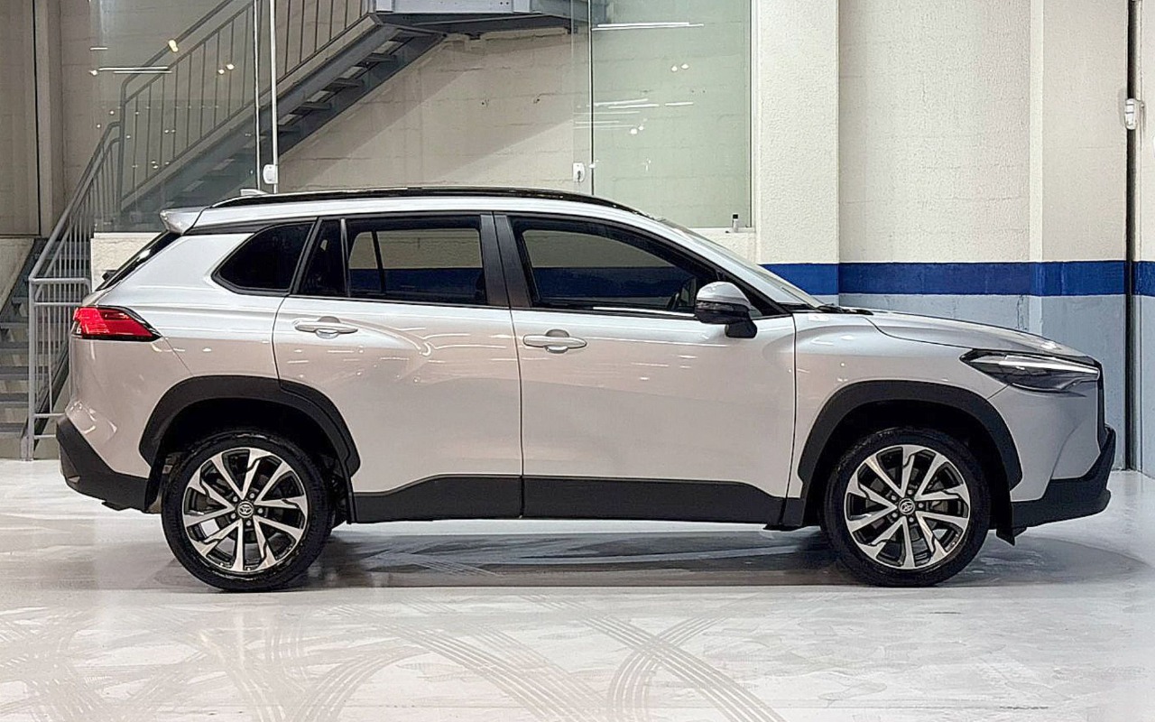 imagem-https://www.socarrao.com.br/sc-vehicle-images-prod/2432656/1783082464624-VE9ZT1RBIENPUk9MTEEgQ1JPU1MgWFJFIC0gMjAyNCAtIFBSQVRBIC0gU0VSM0UzMSAoNykuanBn.jpg