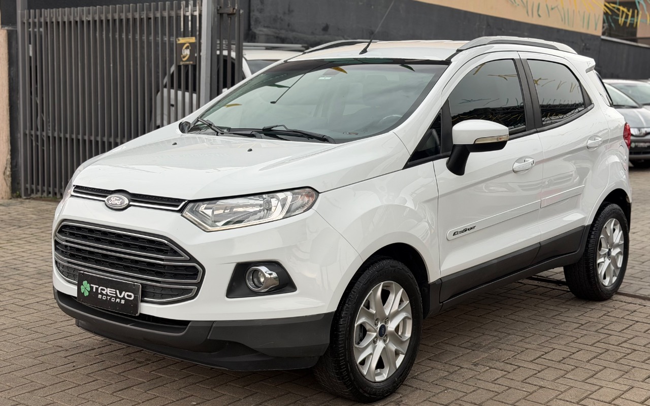 Ford EcoSport 2015 Branco — foto 1 de 3