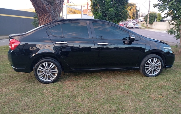 imagem-https://www.socarrao.com.br/sc-vehicle-images-prod/2435008/1787860270643-SU1HXzIwMjYwNTIwXzE3MjE1OS5qcGc.jpg