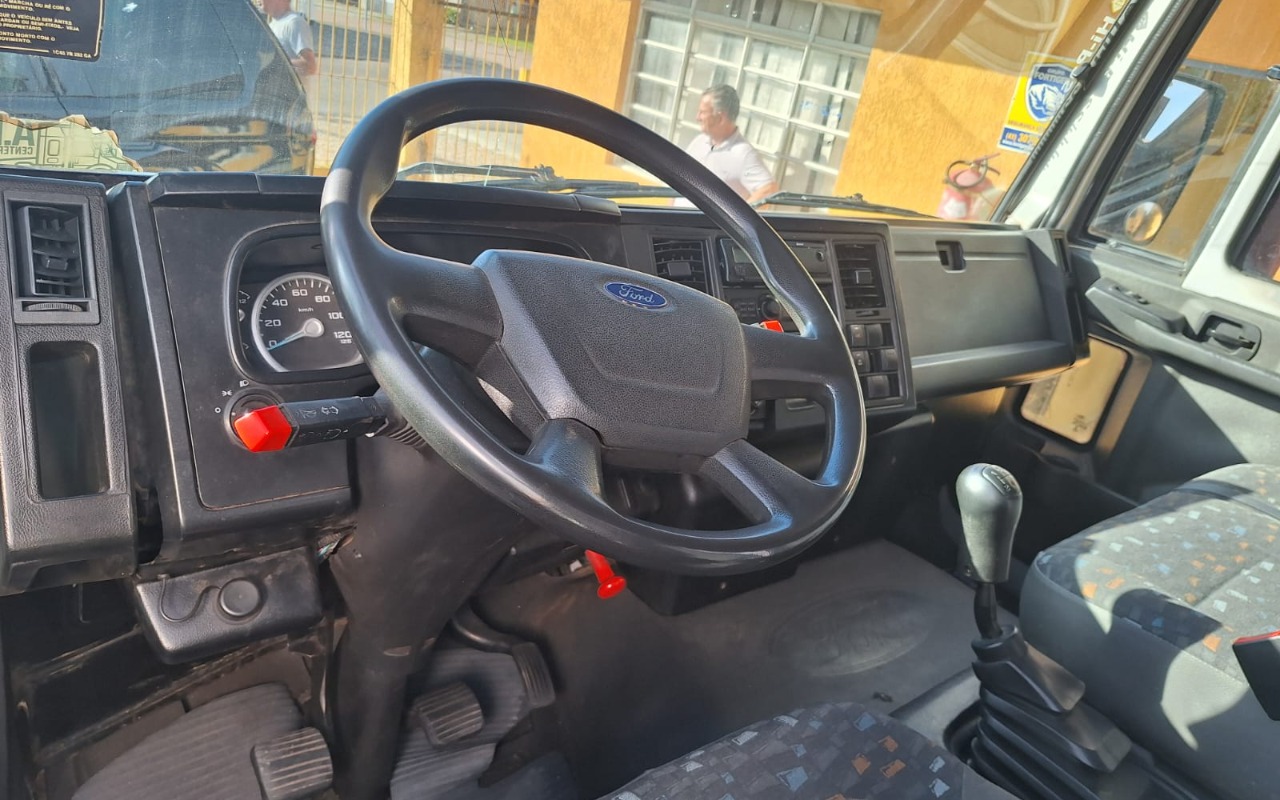 imagem-https://www.socarrao.com.br/sc-vehicle-images-prod/2436245/1783096704529-YjUyNmUxYjMtYTM3Ny00YzcxLWE4OTYtYzZhMTFhOGRlZDM1LmpwZw.jpg