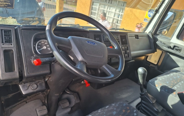 imagem-https://www.socarrao.com.br/sc-vehicle-images-prod/2436245/1783096704529-YjUyNmUxYjMtYTM3Ny00YzcxLWE4OTYtYzZhMTFhOGRlZDM1LmpwZw.jpg