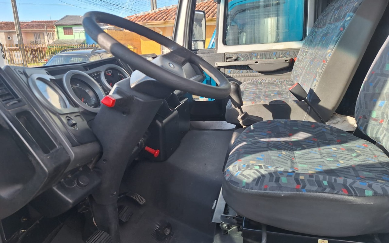 imagem-https://www.socarrao.com.br/sc-vehicle-images-prod/2436374/1783097375690-MzY5NzhkYTgtODc2YS00M2ExLWJkYWQtNTBiNmUzZjI5NGJiLmpwZw.jpg