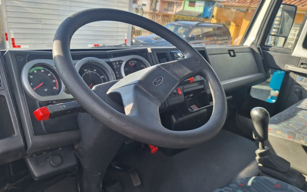imagem-https://www.socarrao.com.br/sc-vehicle-images-prod/2436374/1783097375773-YTJhMzE5NmItOWM5MC00N2Q0LTlmMDUtNDE3ZTgyOTQ5Y2U4LmpwZw.jpg