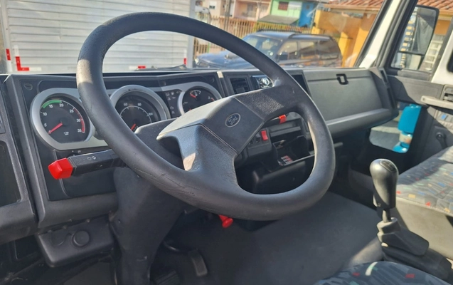 imagem-https://www.socarrao.com.br/sc-vehicle-images-prod/2436374/1783097375773-YTJhMzE5NmItOWM5MC00N2Q0LTlmMDUtNDE3ZTgyOTQ5Y2U4LmpwZw.jpg