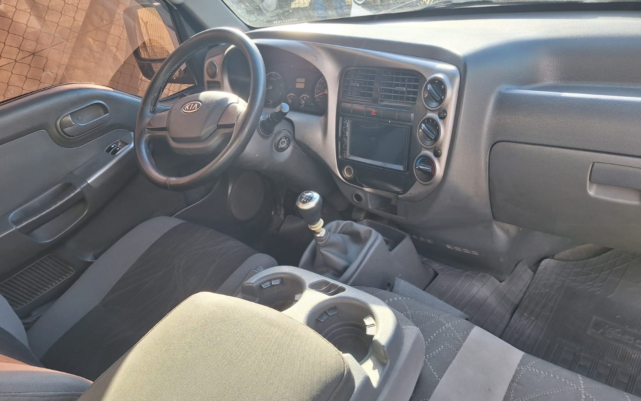 imagem-https://www.socarrao.com.br/sc-vehicle-images-prod/2436920/1783099472728-NDU1ZjYxYmYtNmFjMi00NDMwLWIyZDgtNDgxMzRlNTk4MjMzLmpwZw.jpg