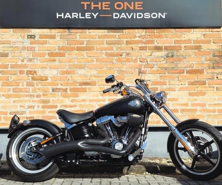 Harley-Davidson SOFTAIL ROCKER/ ROCKER C 1584cc 2010 Preto — foto 1 de 3