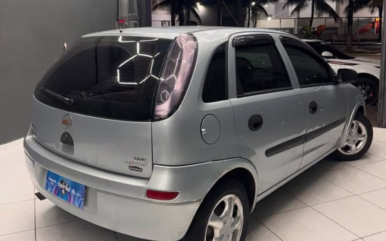 Chevrolet Corsa 2009 Prata — foto 1 de 3