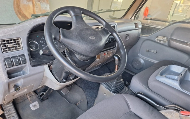 imagem-https://www.socarrao.com.br/sc-vehicle-images-prod/2438064/1783103853151-MDNjY2YxOWYtN2FkYi00N2JlLWE5OTItMWU3ZjI3NWE0NjEwLmpwZw.jpg