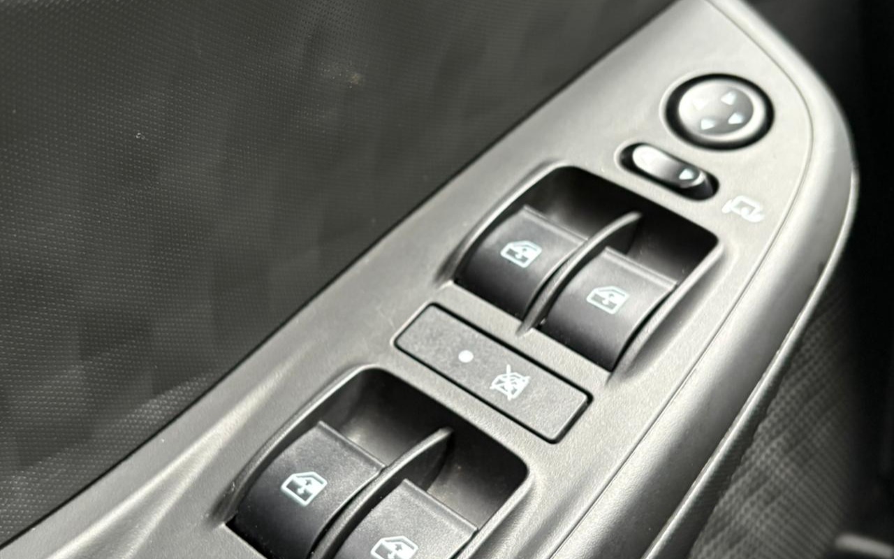 imagem-https://www.socarrao.com.br/sc-vehicle-images-prod/2438842/1783106974376-V2hhdHNBcHAgSW1hZ2UgMjAyNi0wNy0wMyBhdCAxMS40NS40MyAoMSkuanBlZw.jpeg