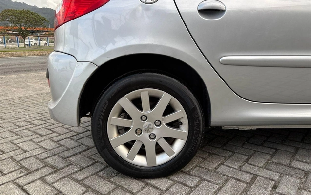 imagem-https://www.socarrao.com.br/sc-vehicle-images-prod/2439009/1788204672267-4e3b19cfd3824a69a368f3c750d3cbff_1783107494446.jpg