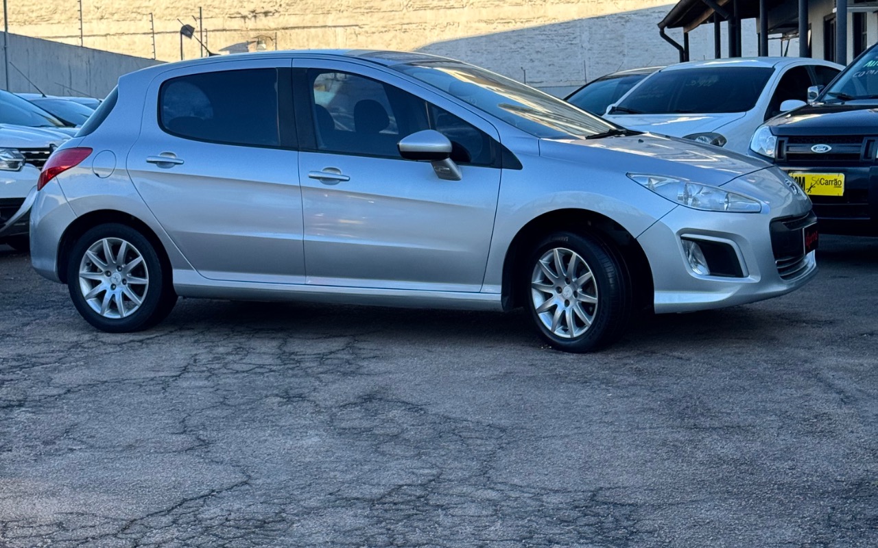 Peugeot 308 2013 Prata — foto 1 de 3