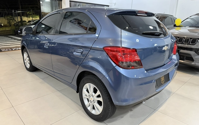 imagem-https://www.socarrao.com.br/sc-vehicle-images-prod/2445583/1783138549041-3_011340.jpg