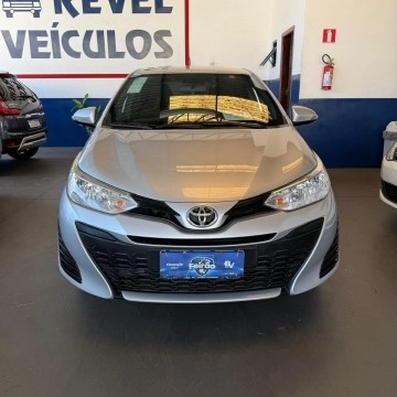 Toyota Yaris 2022 Prata — foto 1 de 3