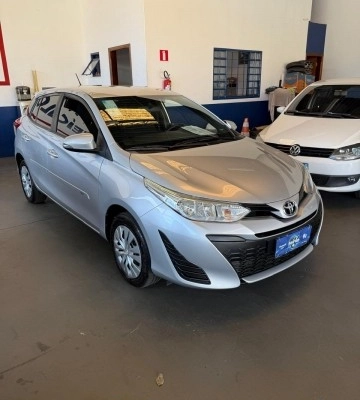 imagem-https://www.socarrao.com.br/sc-vehicle-images-prod/24556/1787151097096-640_480_toyota-yaris-hatch-yaris-1-3-xl-live-cvt-21-22-01826c-3.jpg