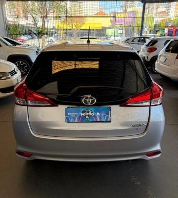 imagem-https://www.socarrao.com.br/sc-vehicle-images-prod/24556/1787151097097-640_480_toyota-yaris-hatch-yaris-1-3-xl-live-cvt-21-22-01826c-4.jpg