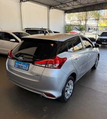 imagem-https://www.socarrao.com.br/sc-vehicle-images-prod/24556/1787151097098-640_480_toyota-yaris-hatch-yaris-1-3-xl-live-cvt-21-22-01826c-5.jpg
