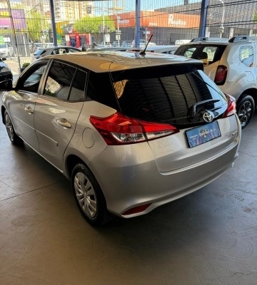 imagem-https://www.socarrao.com.br/sc-vehicle-images-prod/24556/1787151097099-640_480_toyota-yaris-hatch-yaris-1-3-xl-live-cvt-21-22-01826c-6.jpg
