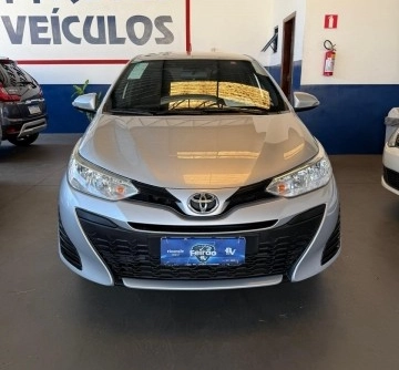Toyota Yaris 2022 Prata — foto 1 de 3