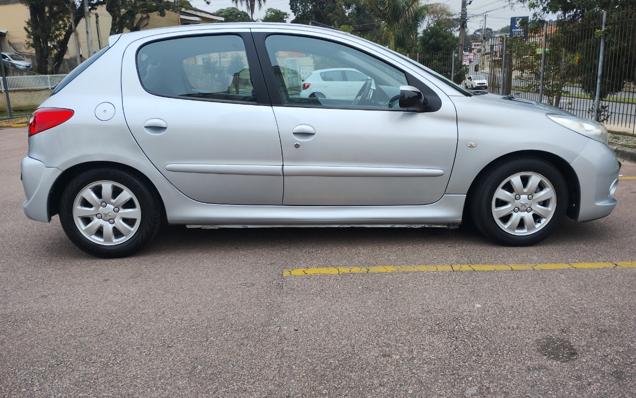imagem-https://www.socarrao.com.br/sc-vehicle-images-prod/2457182/1783187083684-SU1HXzIwMjYwNzA0XzEzMTAwMTYzMi5qcGc.jpg